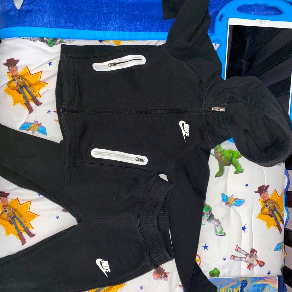 Nike Tech Set